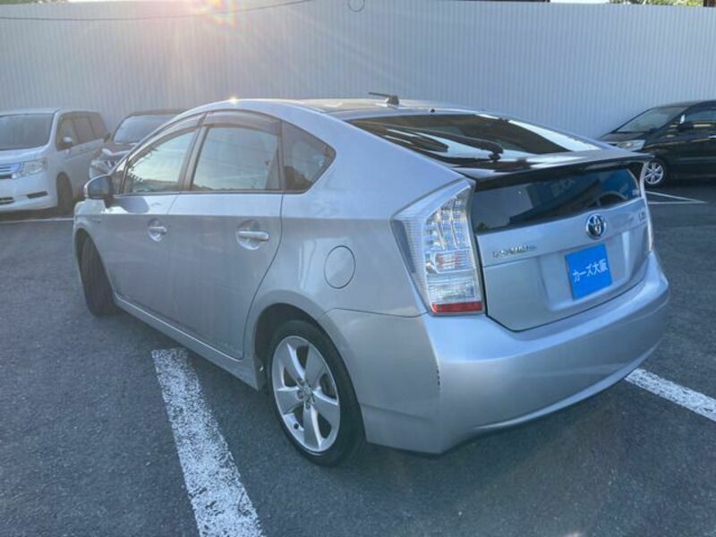 PRIUS-3