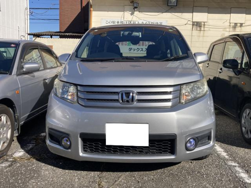 HONDA　FREED SPIKE