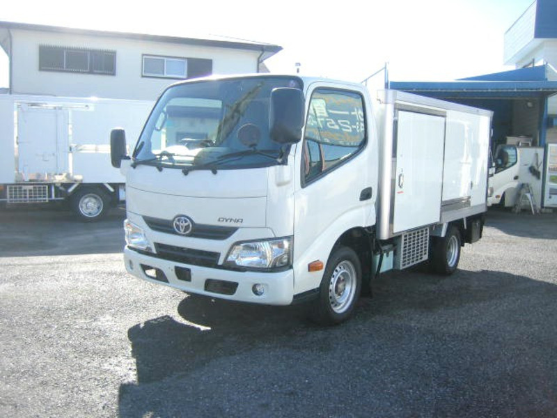 TOYOTA　DYNA