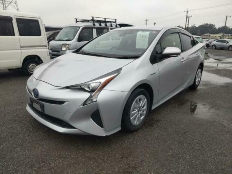 TOYOTA　PRIUS