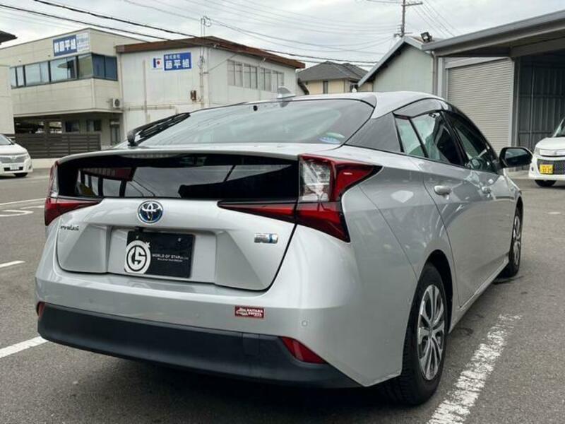 PRIUS-4