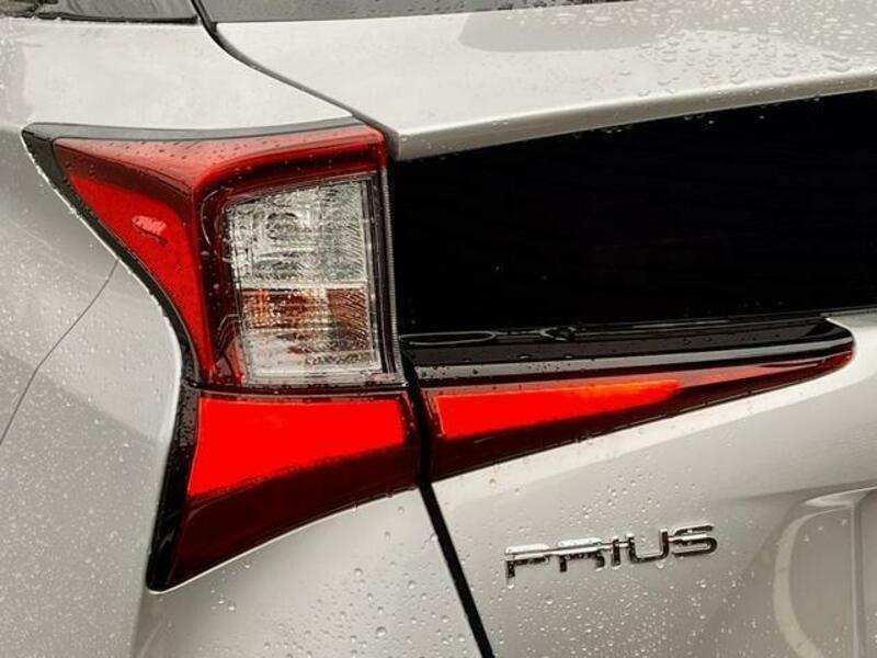 PRIUS-11