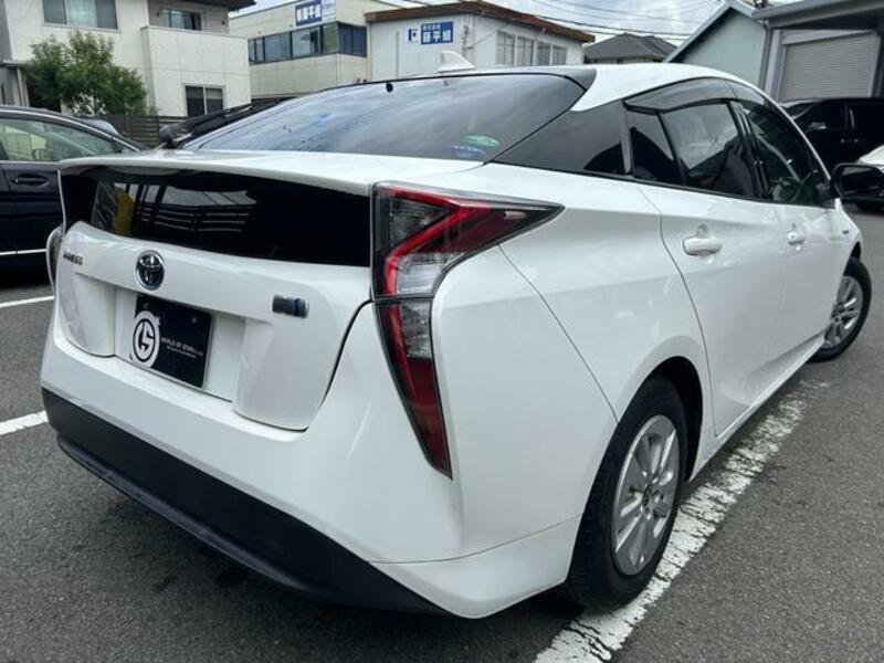 PRIUS-11