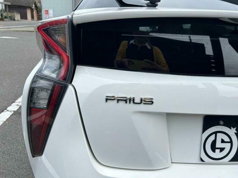 PRIUS-12