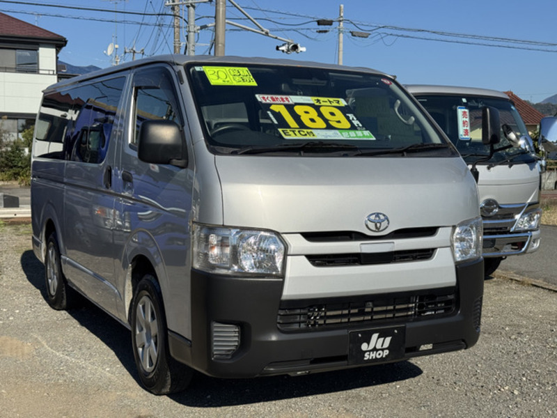 TOYOTA　HIACE VAN