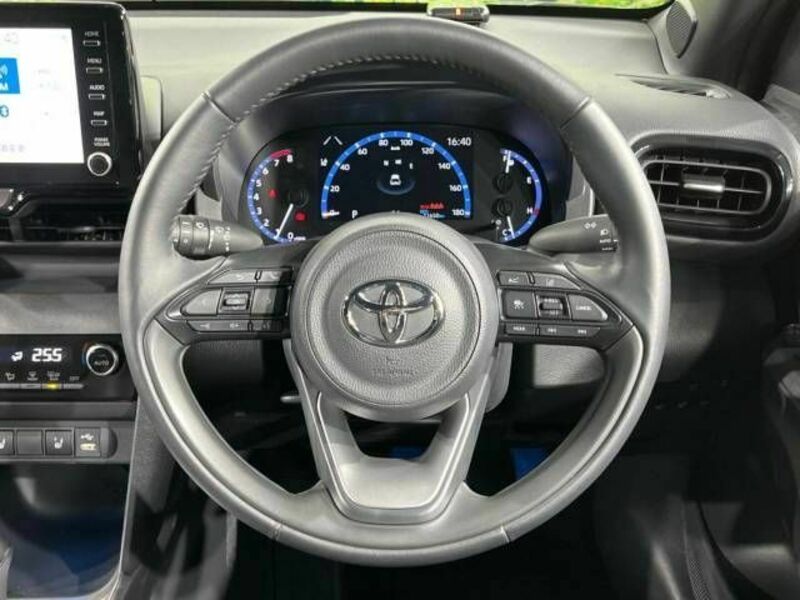 YARIS CROSS-11