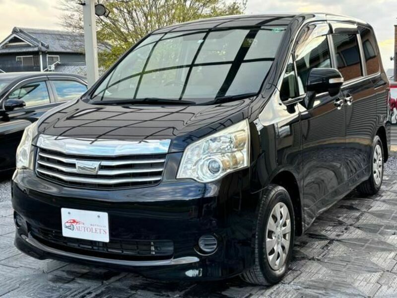 TOYOTA　NOAH