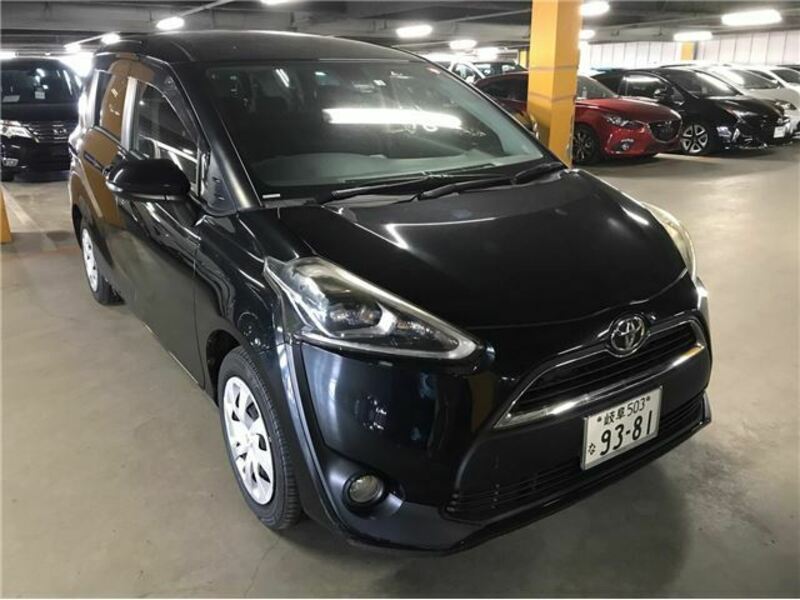 TOYOTA　SIENTA