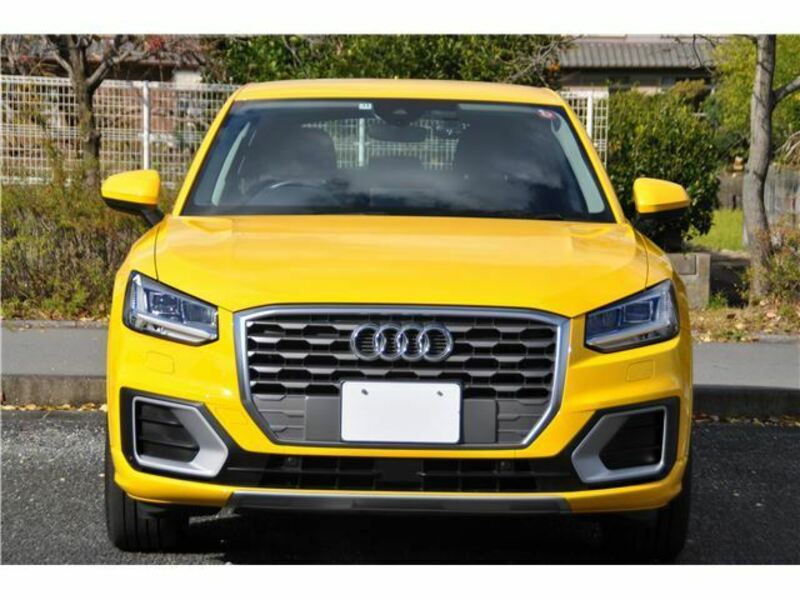 AUDI　Q2