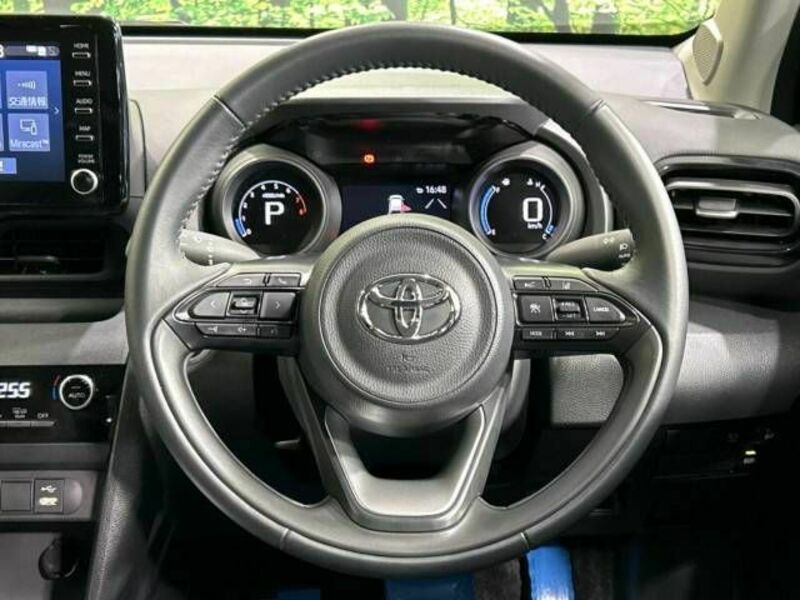 YARIS CROSS-11