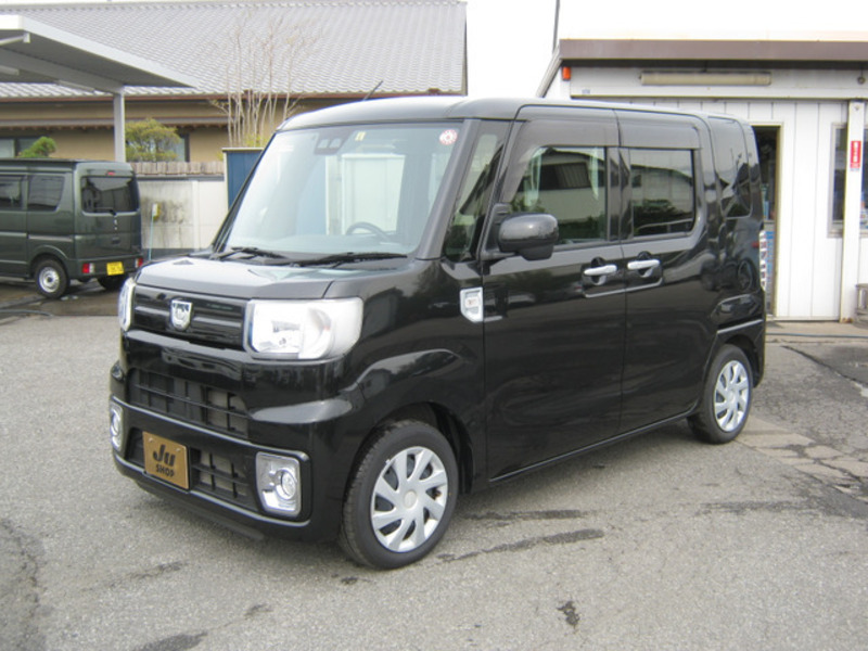 DAIHATSU WAKE