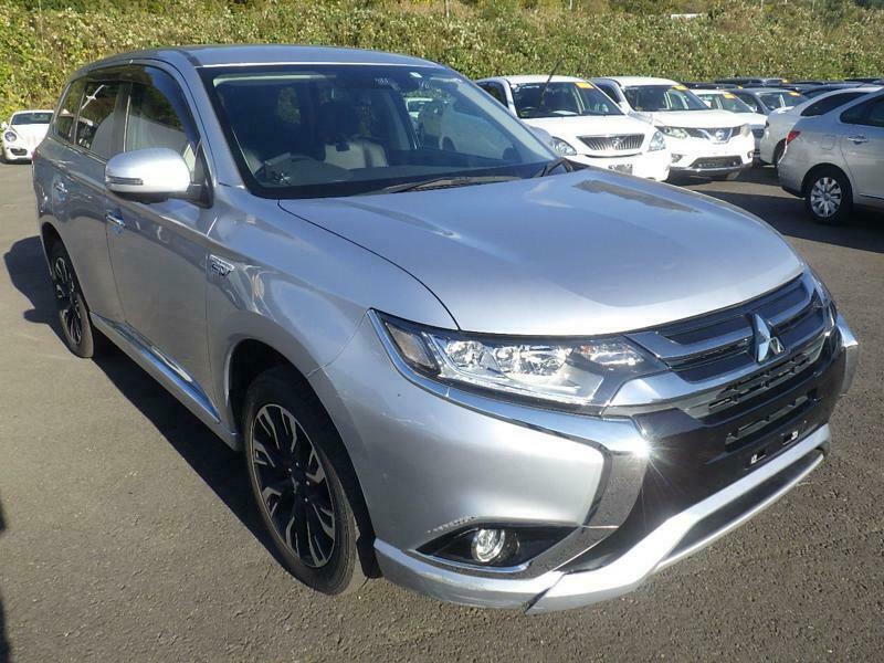 MITSUBISHI　OUTLANDER PHEV