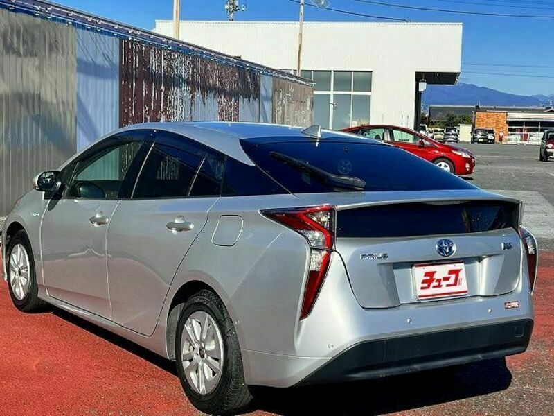 PRIUS-8