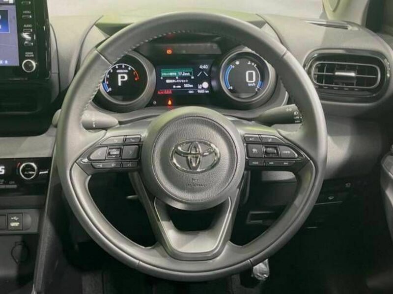 YARIS CROSS-11