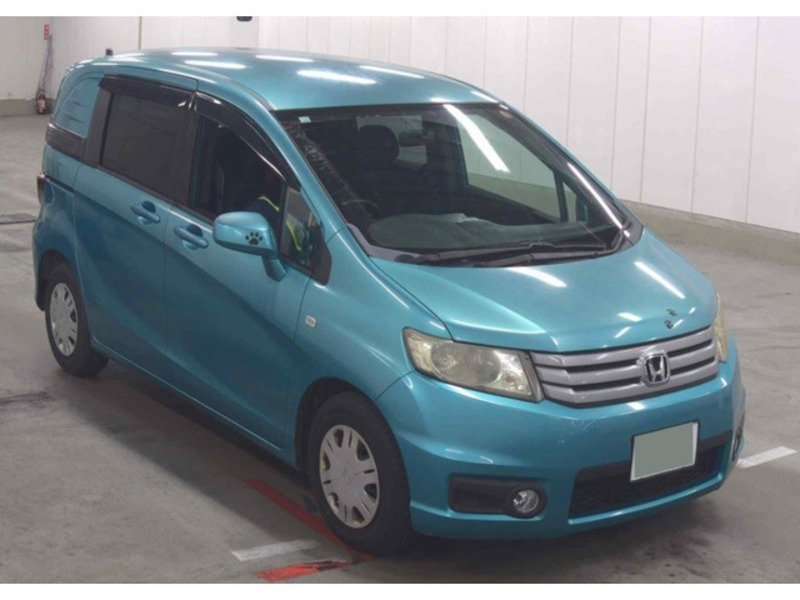 HONDA　FREED SPIKE