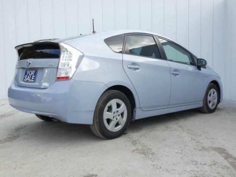 PRIUS-4