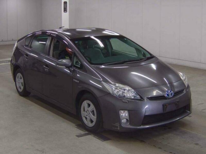 TOYOTA　PRIUS