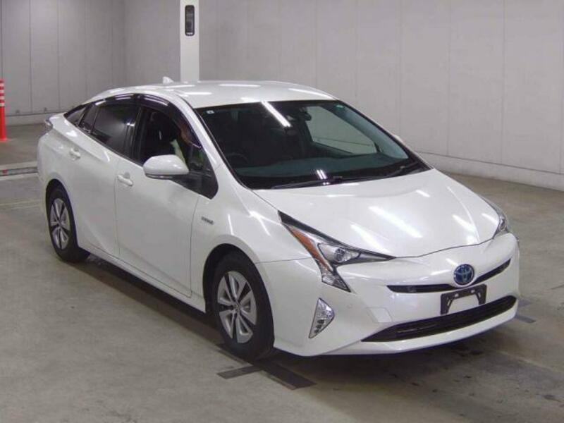 TOYOTA　PRIUS