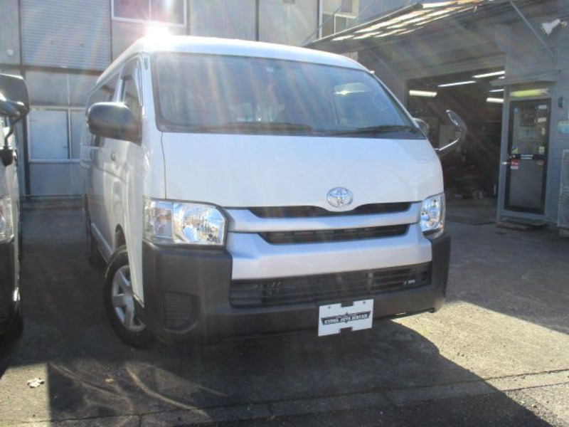 TOYOTA HIACE