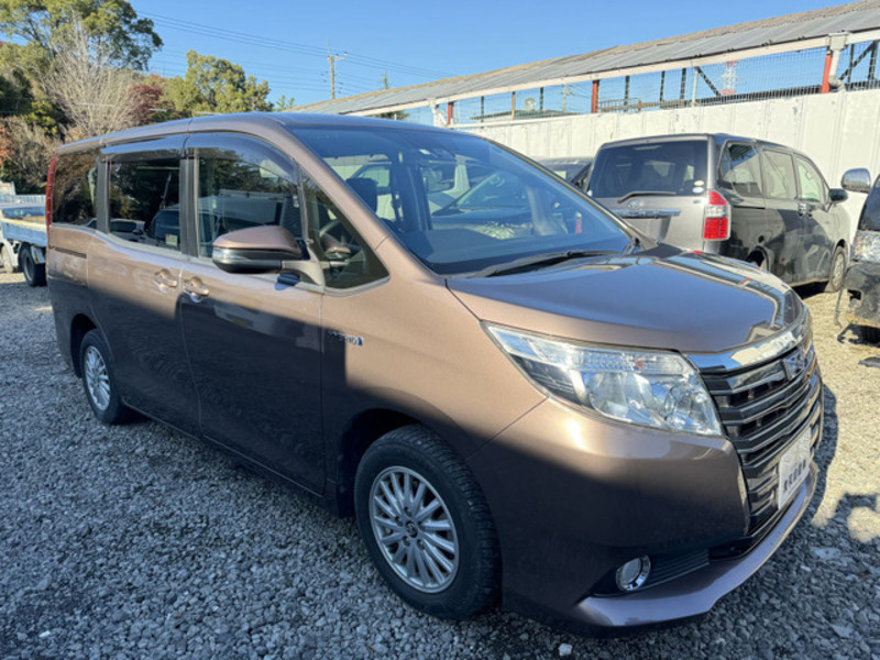 TOYOTA　NOAH