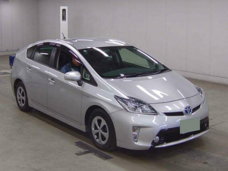 TOYOTA　PRIUS