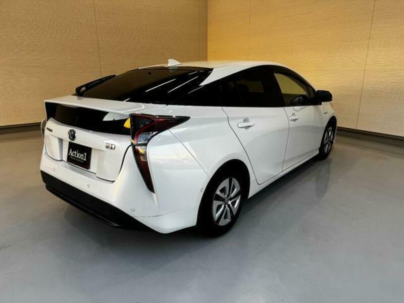 PRIUS-13