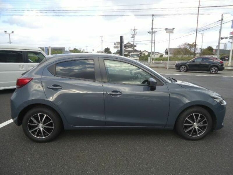 MAZDA2-10