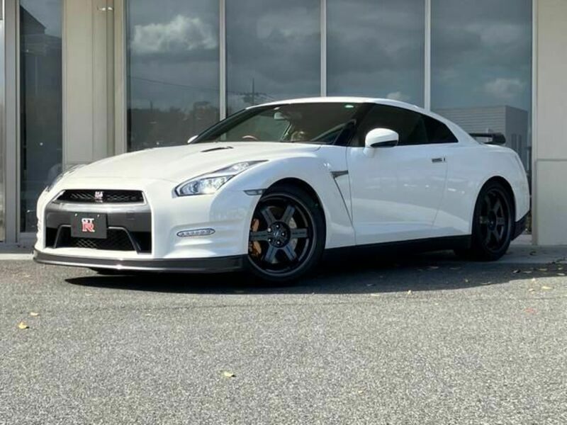 NISSAN GT-R