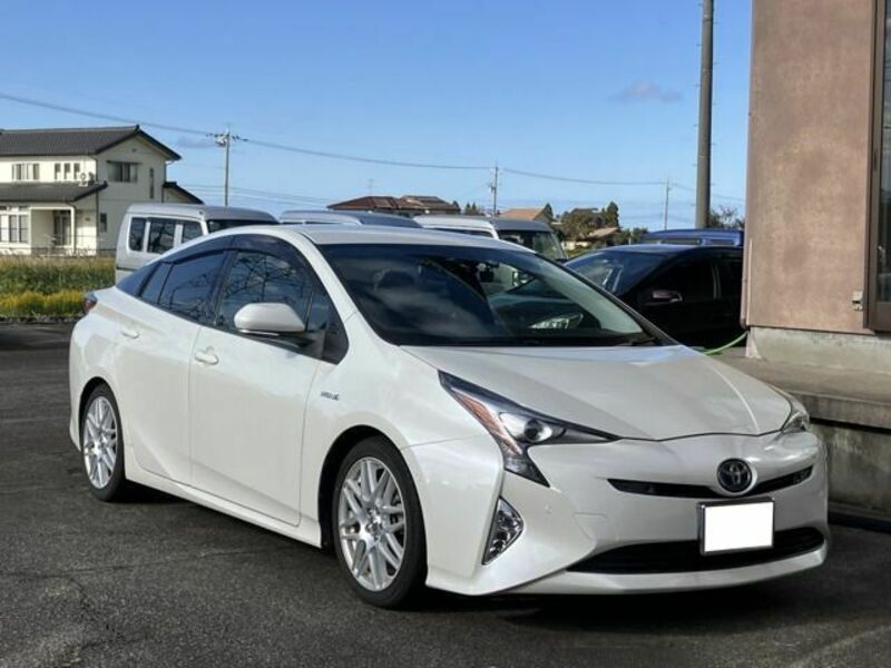 TOYOTA PRIUS