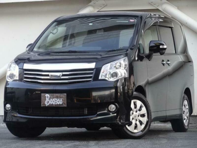 TOYOTA　NOAH