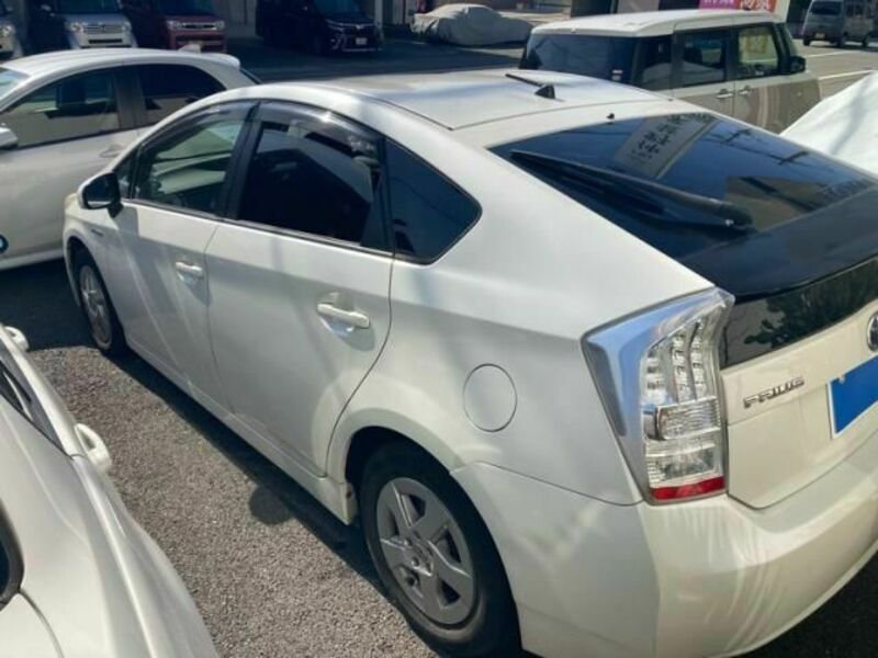 PRIUS-4