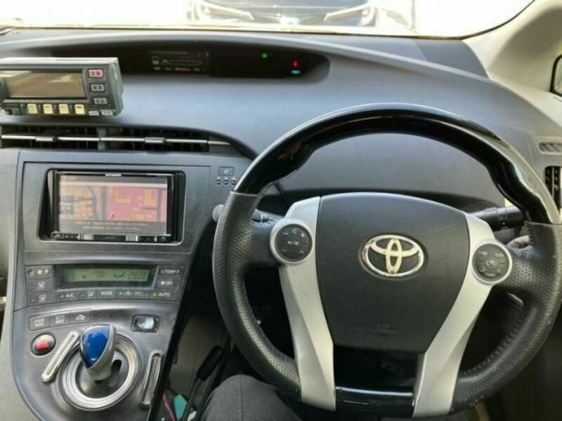 PRIUS-11