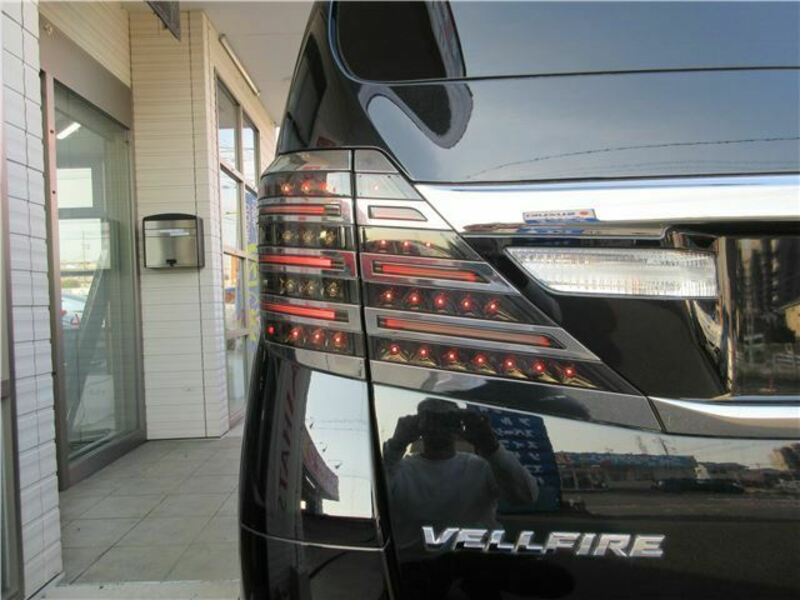 VELLFIRE-11