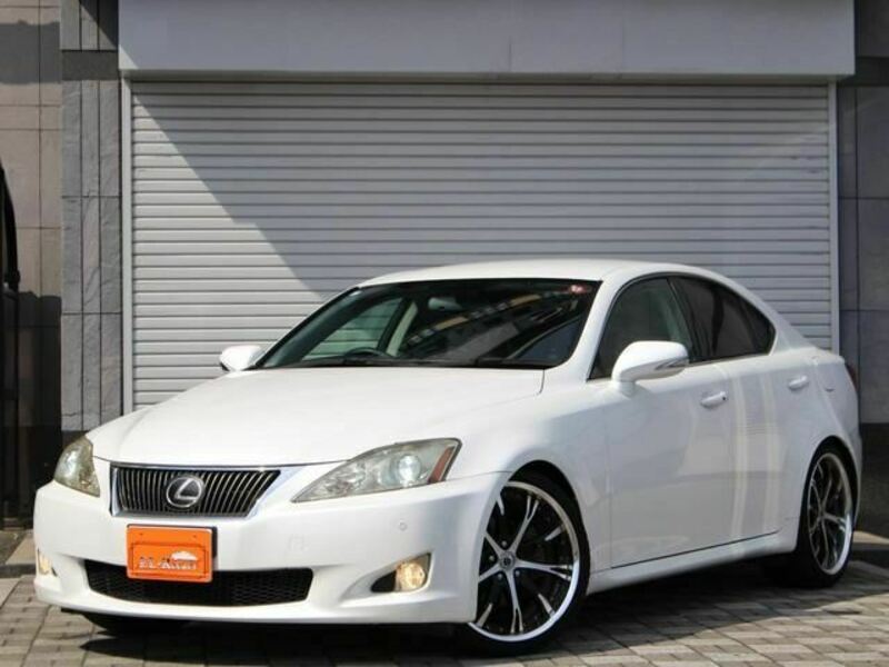 LEXUS　IS