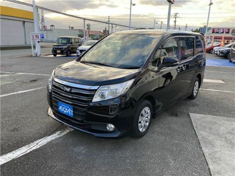 TOYOTA　NOAH