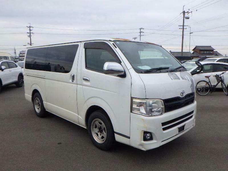 TOYOTA HIACE