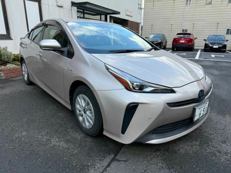 TOYOTA PRIUS