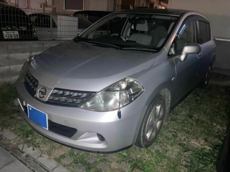 NISSAN TIIDA