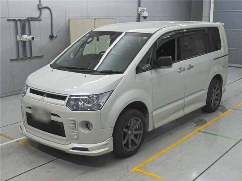 MITSUBISHI DELICA D5