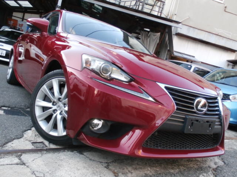 LEXUS IS