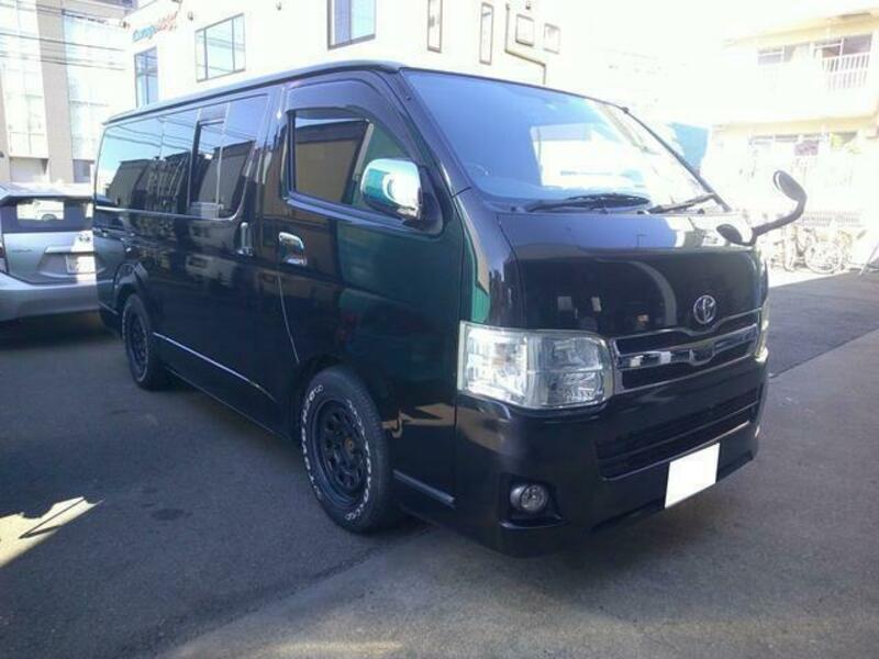 TOYOTA HIACE VAN