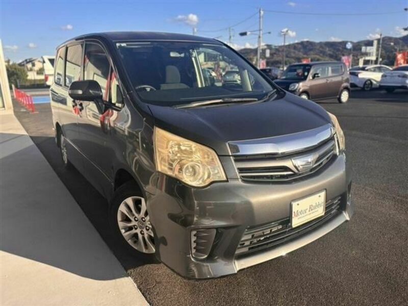 TOYOTA NOAH