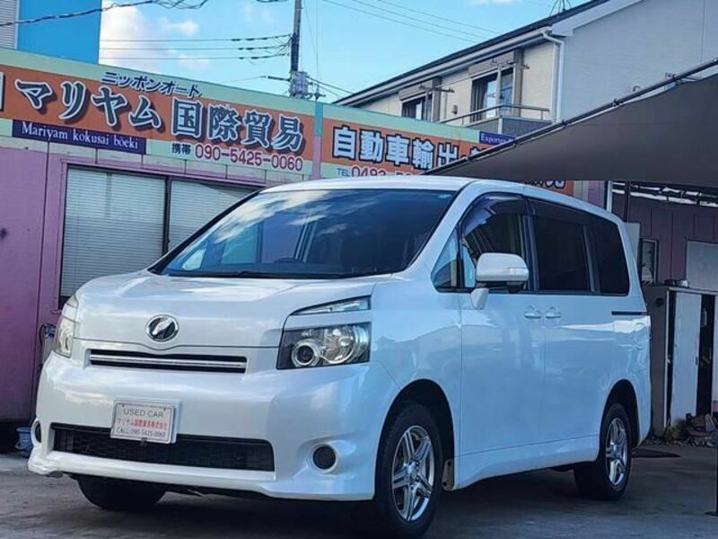 TOYOTA VOXY