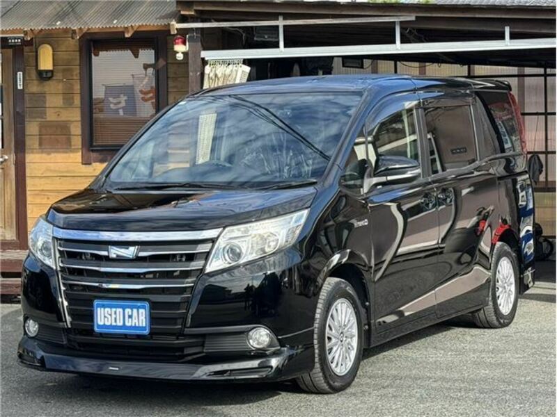 TOYOTA NOAH