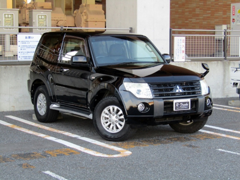 MITSUBISHI PAJERO