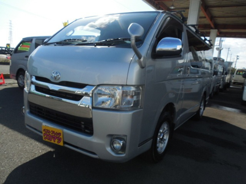 TOYOTA HIACE VAN