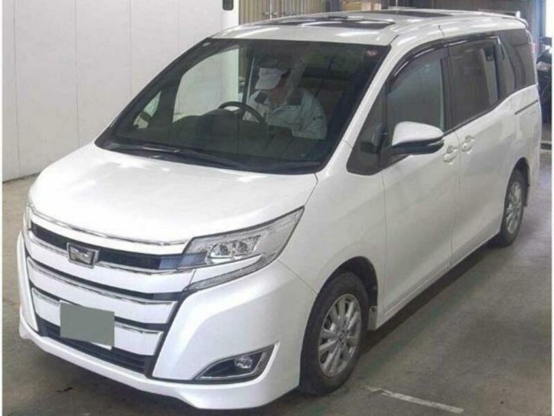 TOYOTA NOAH