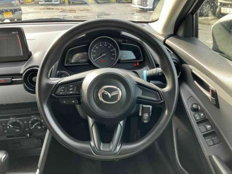 MAZDA2