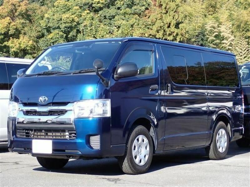 TOYOTA HIACE VAN