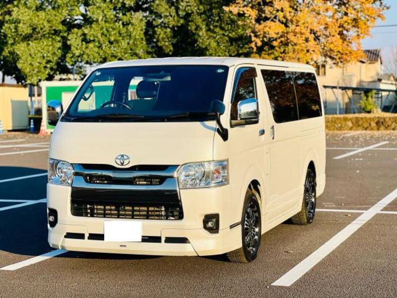 TOYOTA HIACE VAN